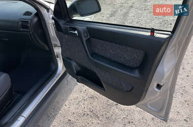Хэтчбек Opel Astra 2001 в 