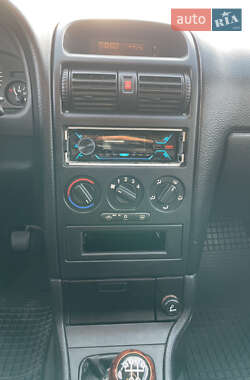 Хэтчбек Opel Astra 2001 в 