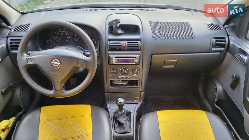 Седан Opel Astra 2006 в Львові