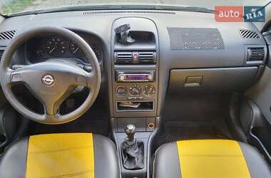 Седан Opel Astra 2006 в 