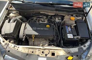 Хетчбек Opel Astra 2012 в 