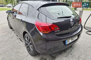 Хэтчбек Opel Astra 2011 в 