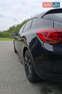 Хэтчбек Opel Astra 2011 в 