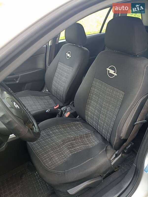 Универсал Opel Astra 2011 в Турке