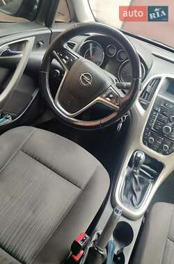 Хэтчбек Opel Astra 2011 в 
