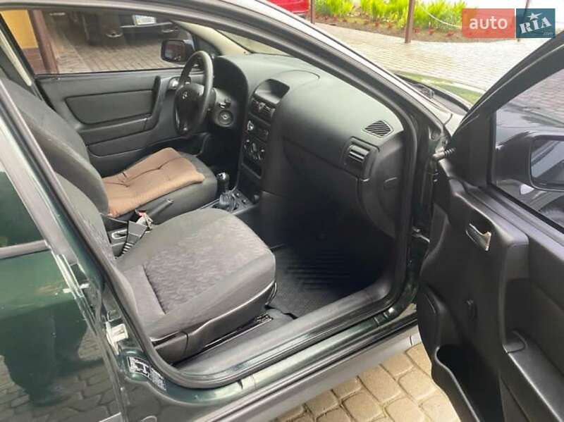 Седан Opel Astra 2002 в Кутах