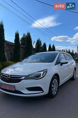 Универсал Opel Astra 2017 в Ровно
