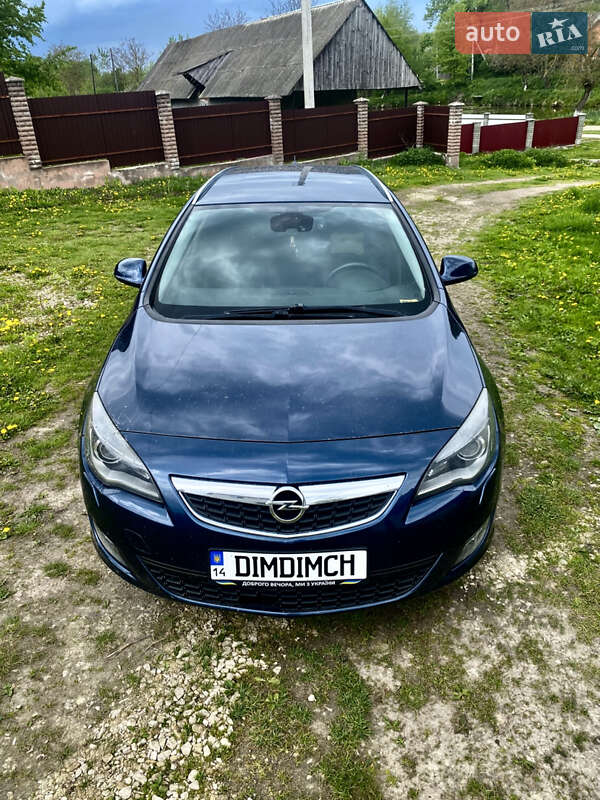 Универсал Opel Astra 2011 в 