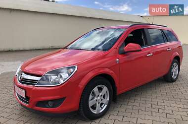 Універсал Opel Astra 2010 в Чернівцях