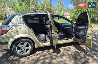 Хэтчбек Opel Astra 2004 в 