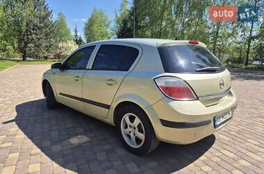 Хэтчбек Opel Astra 2004 в 