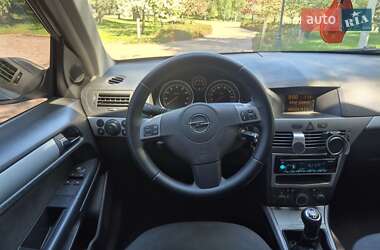 Хэтчбек Opel Astra 2004 в 