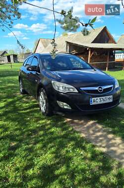 Универсал Opel Astra 2010 в Луцке