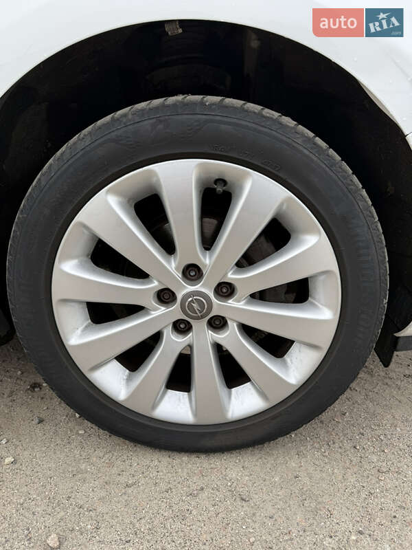 Універсал Opel Astra 2011 в Києві