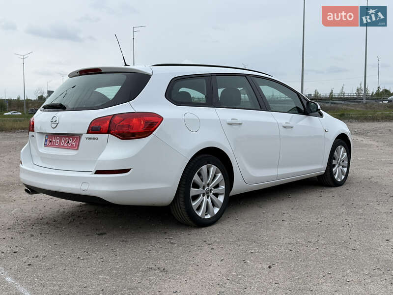 Універсал Opel Astra 2011 в Києві