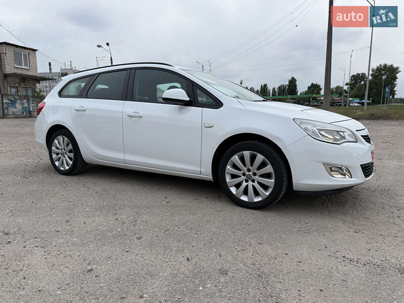 Універсал Opel Astra 2011 в Києві