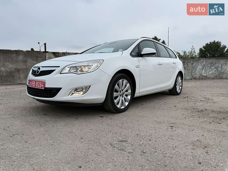 Універсал Opel Astra 2011 в Києві