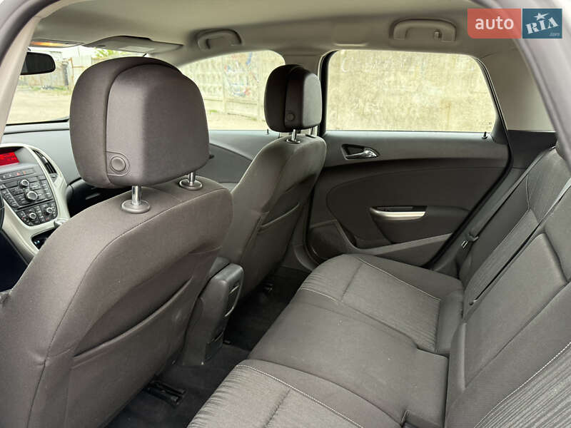 Універсал Opel Astra 2011 в Києві