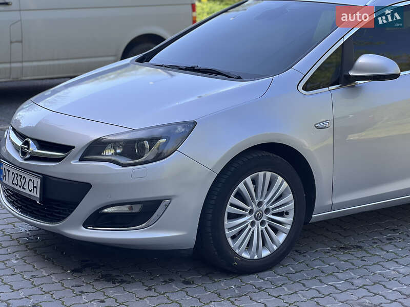 Универсал Opel Astra 2013 в Ивано-Франковске