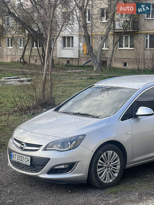 Универсал Opel Astra 2013 в Ивано-Франковске