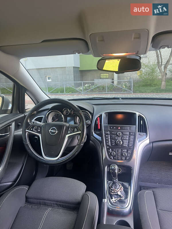 Универсал Opel Astra 2013 в Ивано-Франковске