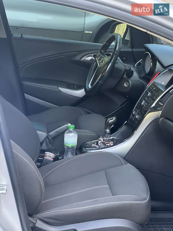 Универсал Opel Astra 2013 в Ивано-Франковске