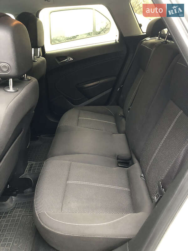 Универсал Opel Astra 2013 в Ивано-Франковске