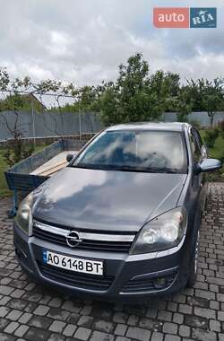 Хетчбек Opel Astra 2006 в Ужгороді
