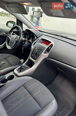 Хетчбек Opel Astra 2012 в 