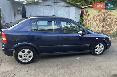 Хетчбек Opel Astra 2003 в 