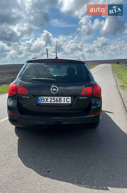 Универсал Opel Astra 2011 в 