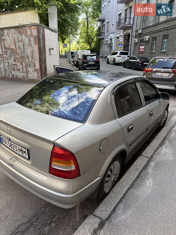 Седан Opel Astra 2007 в Киеве