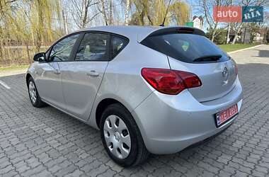 Хэтчбек Opel Astra 2010 в 