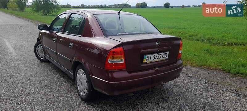 Седан Opel Astra 2008 в Переяславе