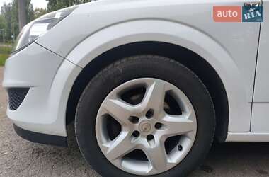 Універсал Opel Astra 2010 в 