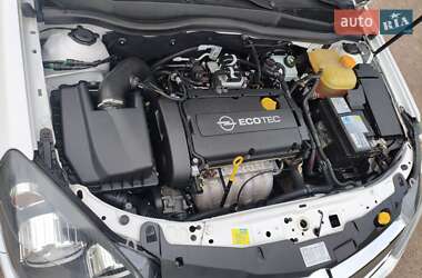 Універсал Opel Astra 2010 в 