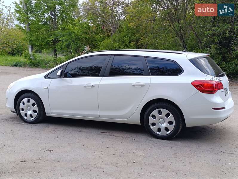 Универсал Opel Astra 2012 в Хмельницком