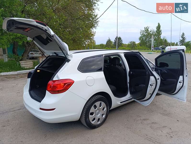 Универсал Opel Astra 2012 в Хмельницком
