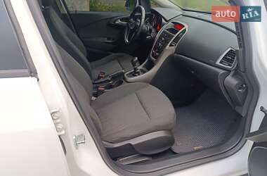 Универсал Opel Astra 2012 в 