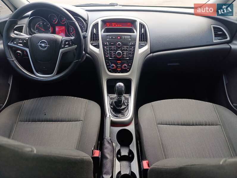 Универсал Opel Astra 2012 в Хмельницком