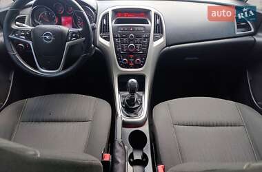 Универсал Opel Astra 2012 в 