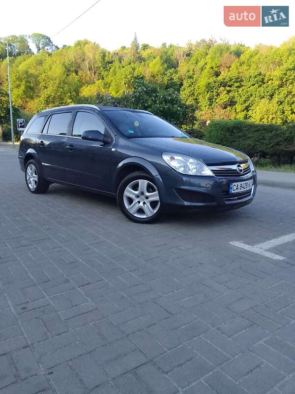 Универсал Opel Astra 2009 в Каневе