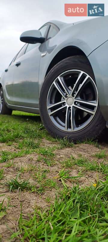 Універсал Opel Astra 2011 в Рудки