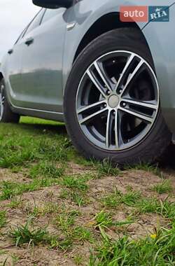 Универсал Opel Astra 2011 в 