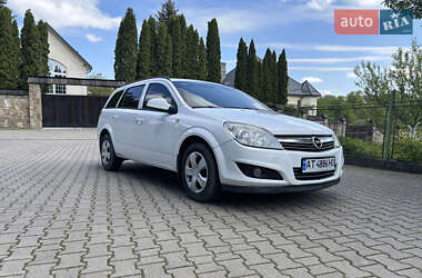 Универсал Opel Astra 2010 в Надворной