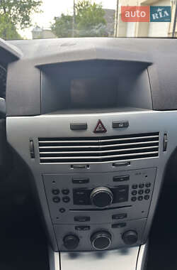 Универсал Opel Astra 2010 в 
