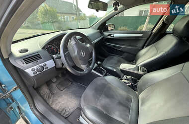 Хетчбек Opel Astra 2005 в 