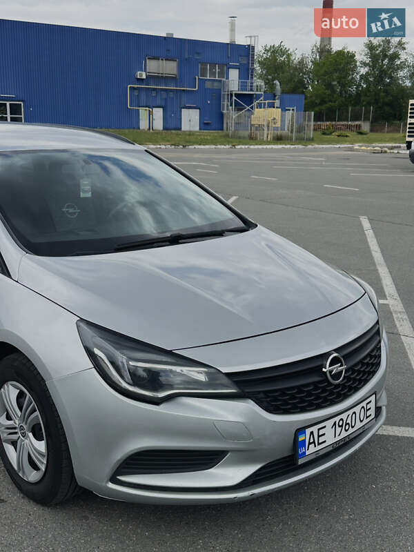 Универсал Opel Astra 2017 в Днепре