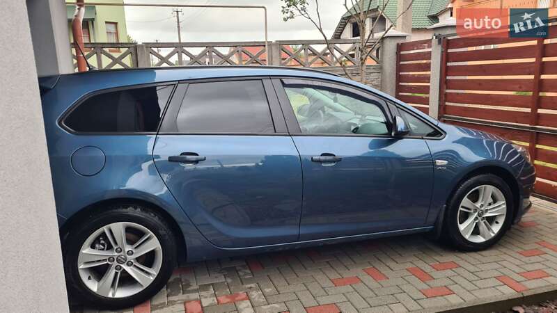 Универсал Opel Astra 2013 в Виноградове