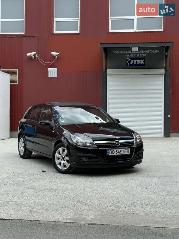 Хэтчбек Opel Astra 2006 в 